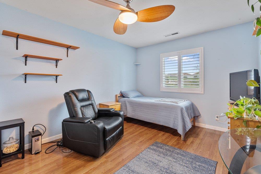 Detail Gallery Image 15 of 28 For 920 Talbot Dr, Hollister,  CA 95023 - 4 Beds | 2/1 Baths