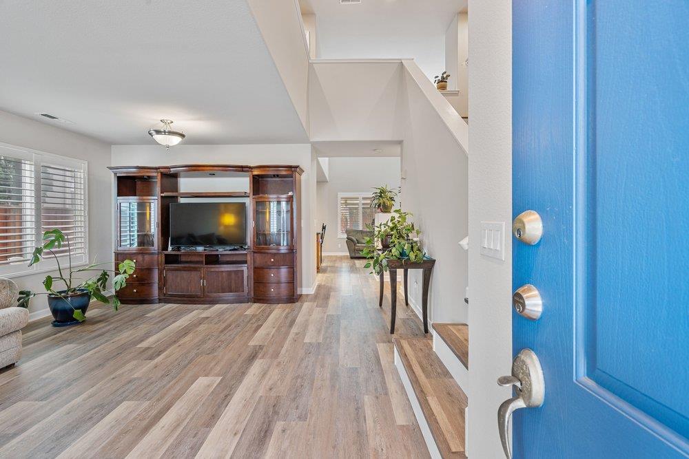 Detail Gallery Image 2 of 28 For 920 Talbot Dr, Hollister,  CA 95023 - 4 Beds | 2/1 Baths