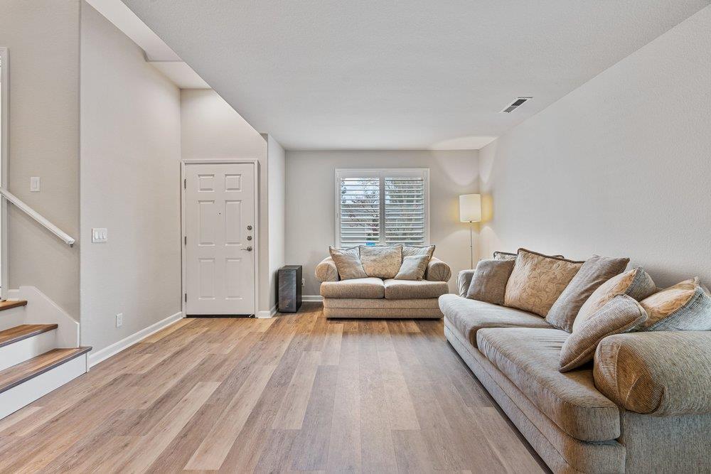 Detail Gallery Image 4 of 28 For 920 Talbot Dr, Hollister,  CA 95023 - 4 Beds | 2/1 Baths