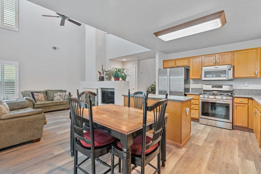 Detail Gallery Image 5 of 28 For 920 Talbot Dr, Hollister,  CA 95023 - 4 Beds | 2/1 Baths