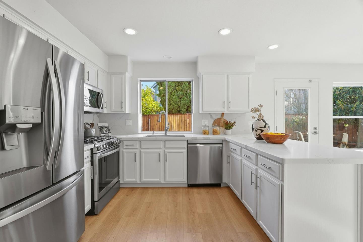 Detail Gallery Image 10 of 53 For 4324 Verdigris Cir, San Jose,  CA 95134 - 3 Beds | 2/1 Baths