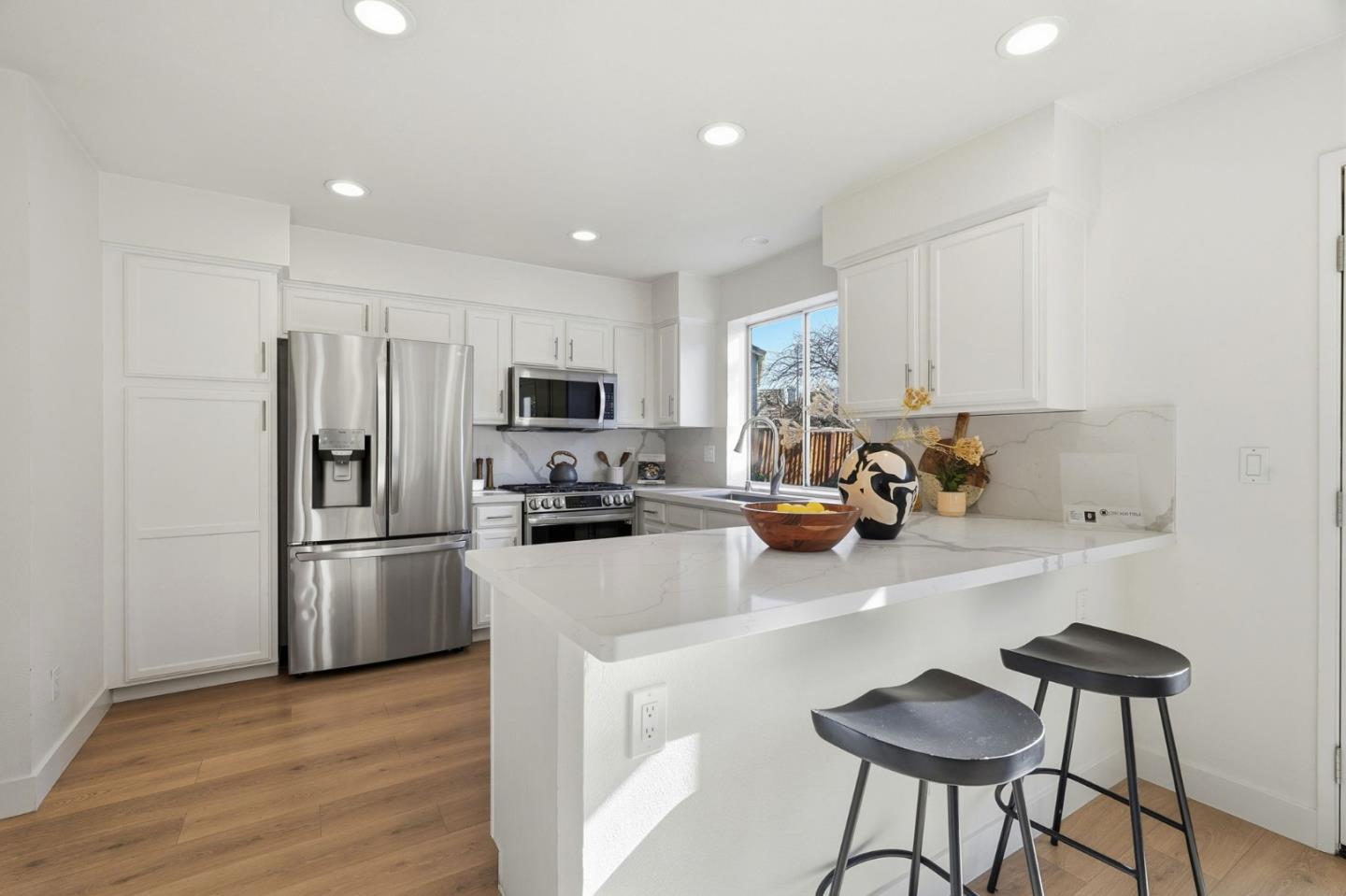 Detail Gallery Image 11 of 53 For 4324 Verdigris Cir, San Jose,  CA 95134 - 3 Beds | 2/1 Baths