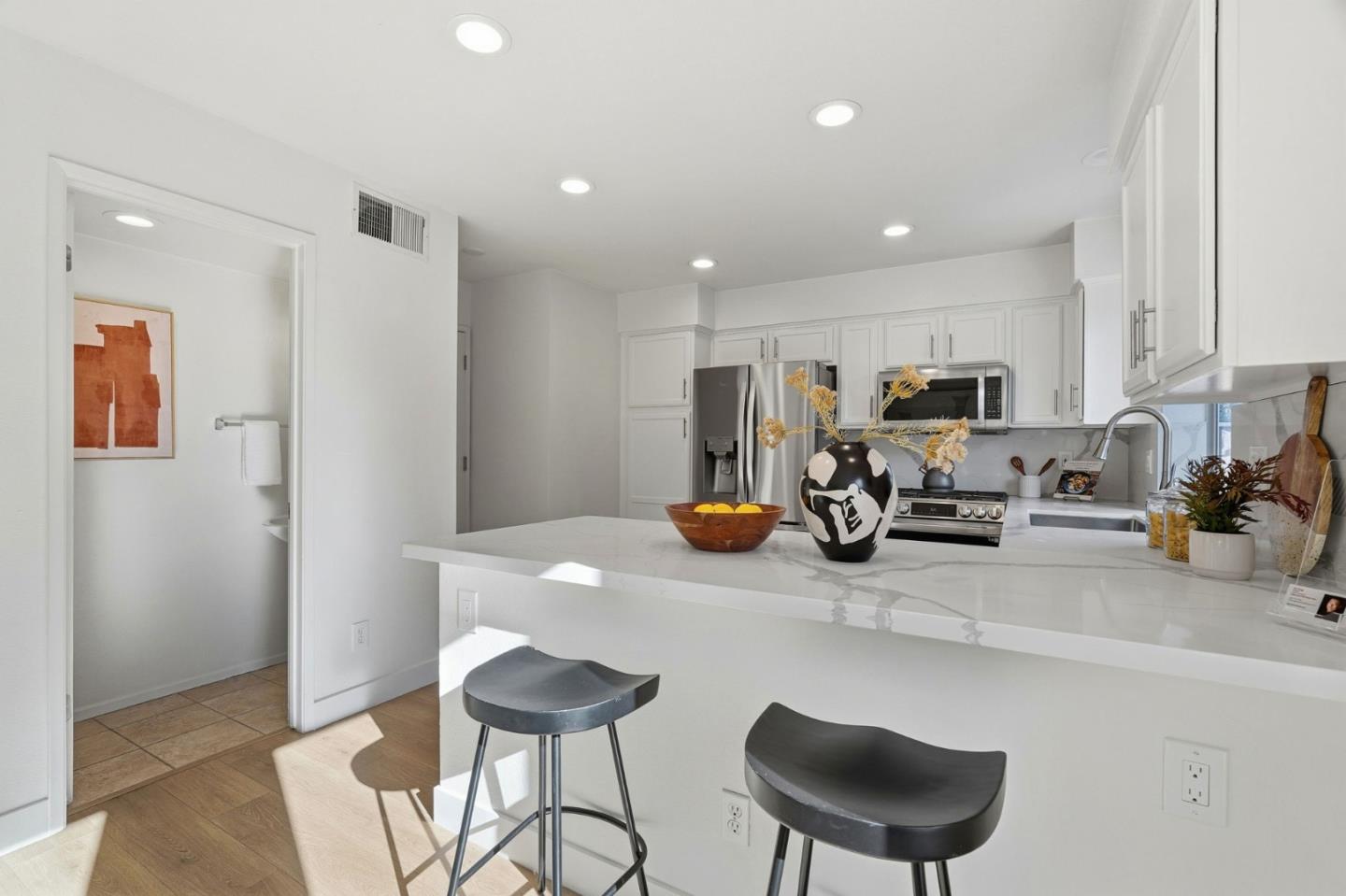 Detail Gallery Image 12 of 53 For 4324 Verdigris Cir, San Jose,  CA 95134 - 3 Beds | 2/1 Baths