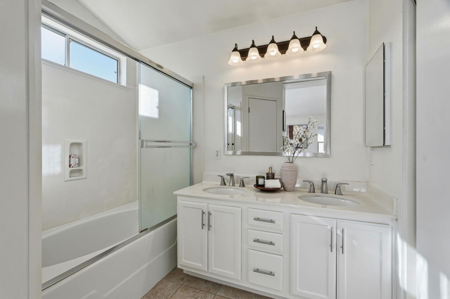 Detail Gallery Image 26 of 53 For 4324 Verdigris Cir, San Jose,  CA 95134 - 3 Beds | 2/1 Baths