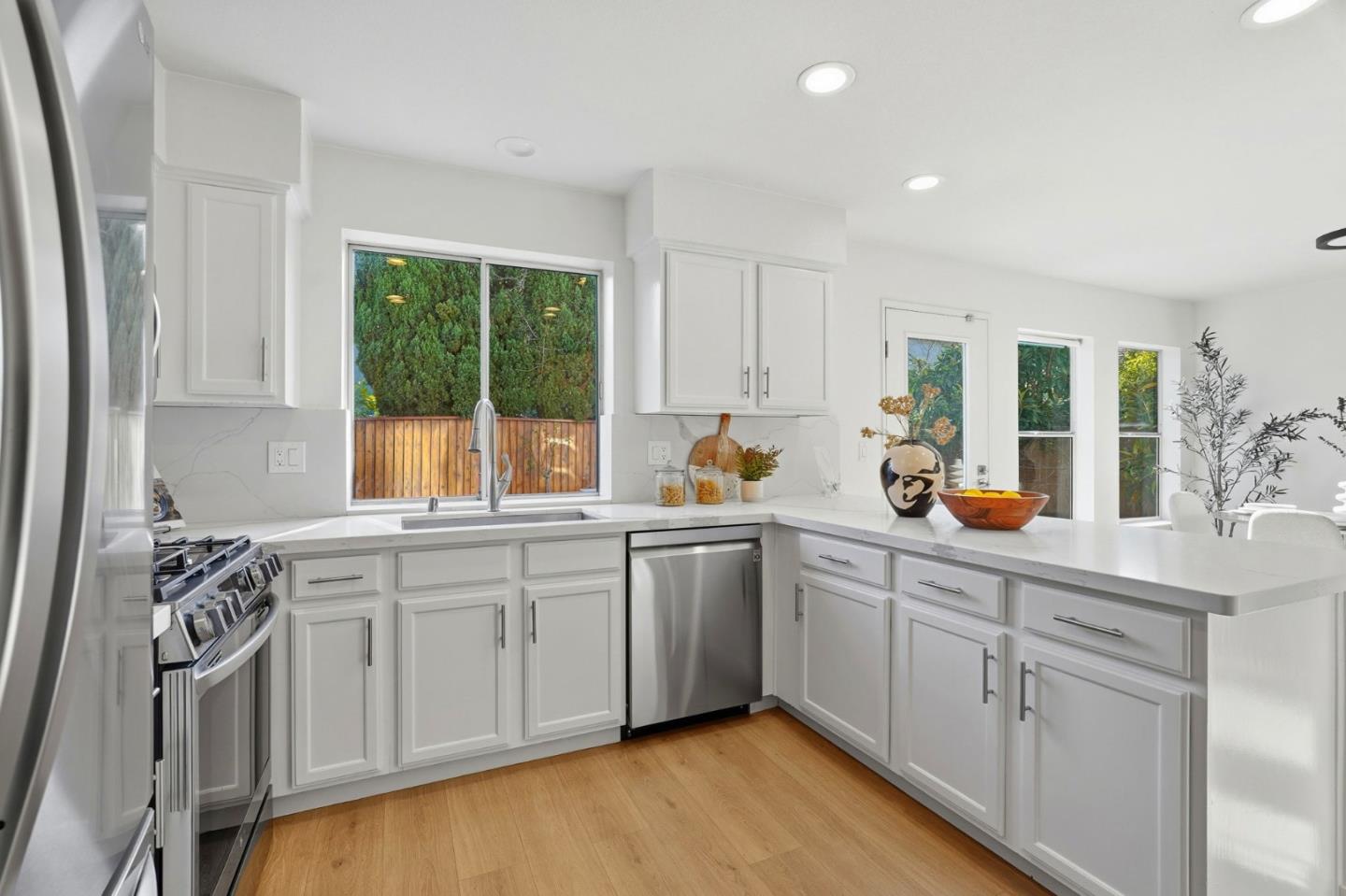 Detail Gallery Image 8 of 53 For 4324 Verdigris Cir, San Jose,  CA 95134 - 3 Beds | 2/1 Baths