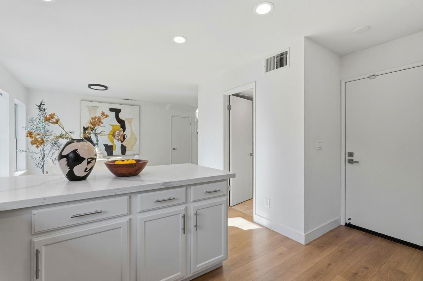 Detail Gallery Image 9 of 53 For 4324 Verdigris Cir, San Jose,  CA 95134 - 3 Beds | 2/1 Baths