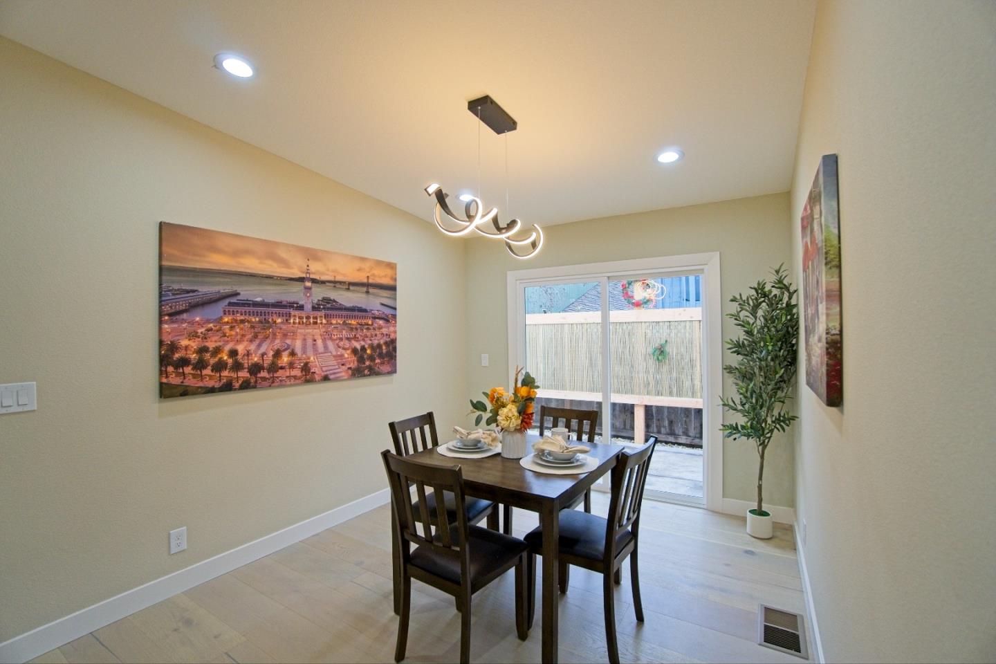 Detail Gallery Image 13 of 22 For 744 Hamilton Ln, Santa Clara,  CA 95051 - 3 Beds | 2 Baths