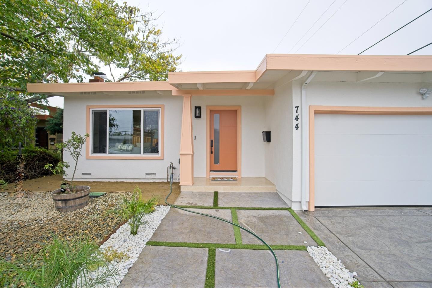 Detail Gallery Image 2 of 22 For 744 Hamilton Ln, Santa Clara,  CA 95051 - 3 Beds | 2 Baths