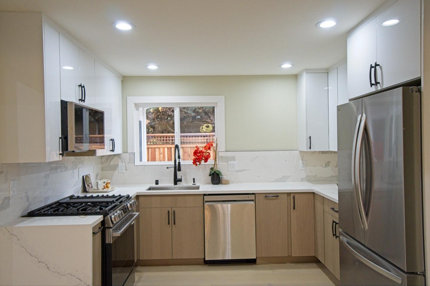 Detail Gallery Image 9 of 22 For 744 Hamilton Ln, Santa Clara,  CA 95051 - 3 Beds | 2 Baths