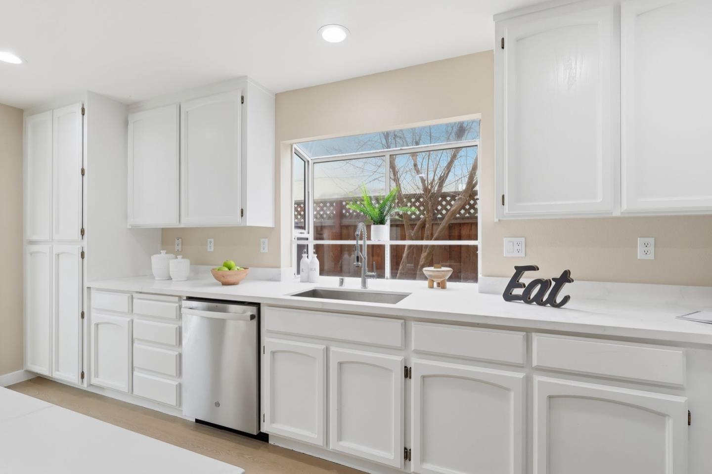 Detail Gallery Image 10 of 35 For 2666 Hesselbein Way, San Jose,  CA 95148 - 4 Beds | 3 Baths