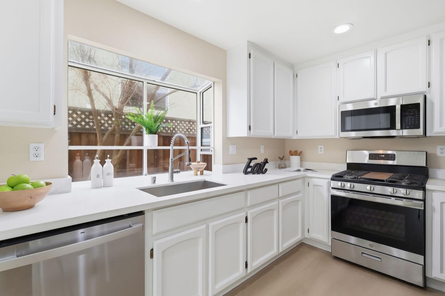 Detail Gallery Image 9 of 35 For 2666 Hesselbein Way, San Jose,  CA 95148 - 4 Beds | 3 Baths