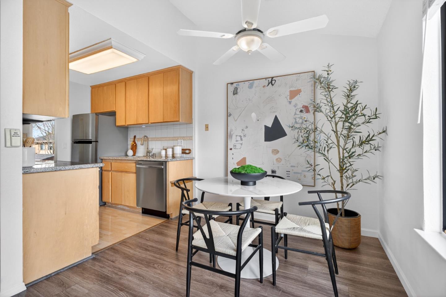 Detail Gallery Image 12 of 29 For 6318 Joaquin Murieta Ave #B,  Newark,  CA 94560 - 1 Beds | 1 Baths