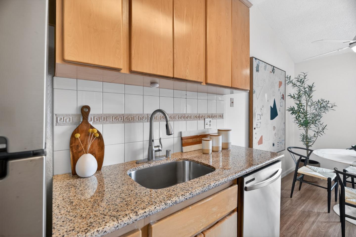 Detail Gallery Image 6 of 29 For 6318 Joaquin Murieta Ave #B,  Newark,  CA 94560 - 1 Beds | 1 Baths