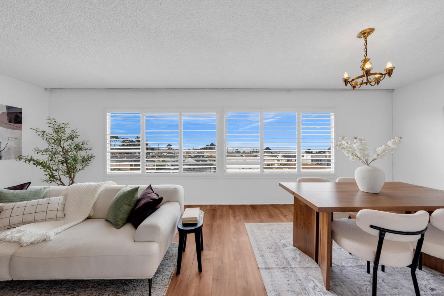 Detail Gallery Image 14 of 65 For 162 Eastridge Cir, Pacifica,  CA 94044 - 3 Beds | 2 Baths