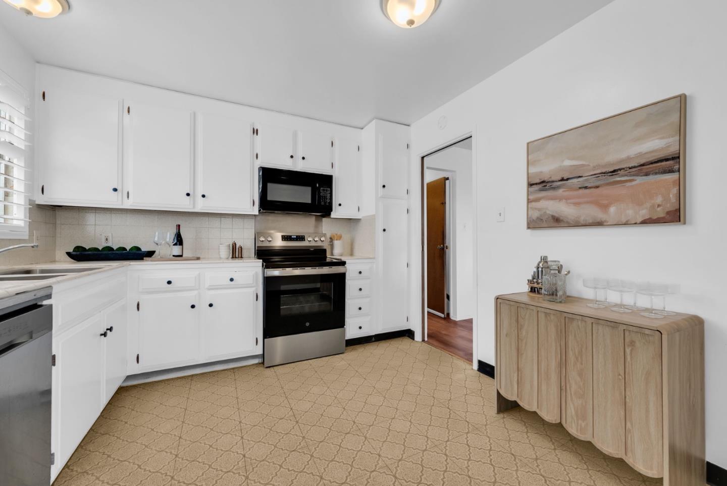 Detail Gallery Image 18 of 65 For 162 Eastridge Cir, Pacifica,  CA 94044 - 3 Beds | 2 Baths