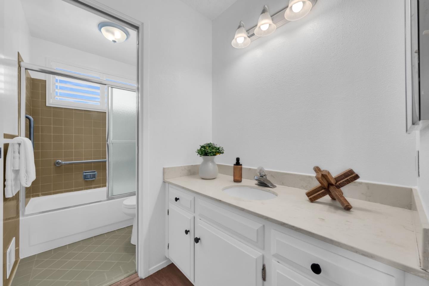 Detail Gallery Image 31 of 65 For 162 Eastridge Cir, Pacifica,  CA 94044 - 3 Beds | 2 Baths