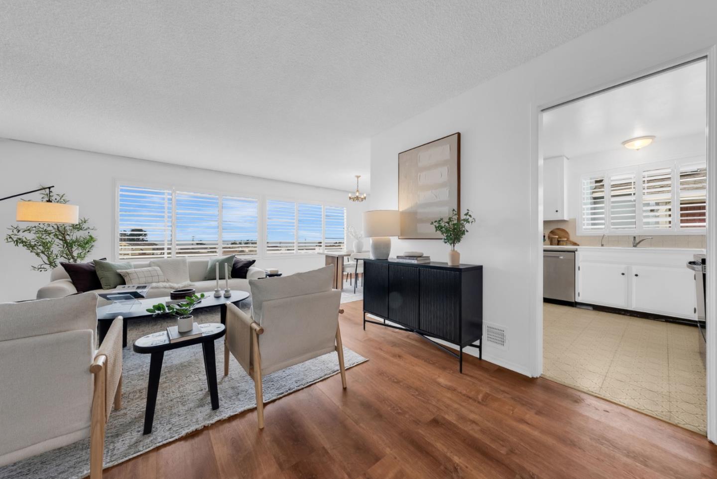 Detail Gallery Image 7 of 65 For 162 Eastridge Cir, Pacifica,  CA 94044 - 3 Beds | 2 Baths