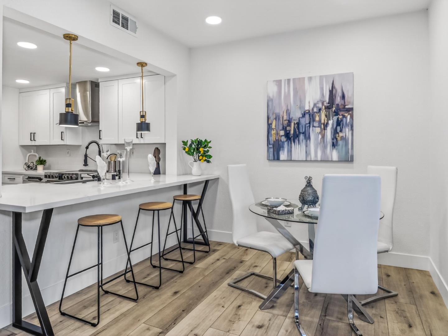 Detail Gallery Image 10 of 44 For 2084 Foxhall Loop, San Jose,  CA 95125 - 2 Beds | 2 Baths