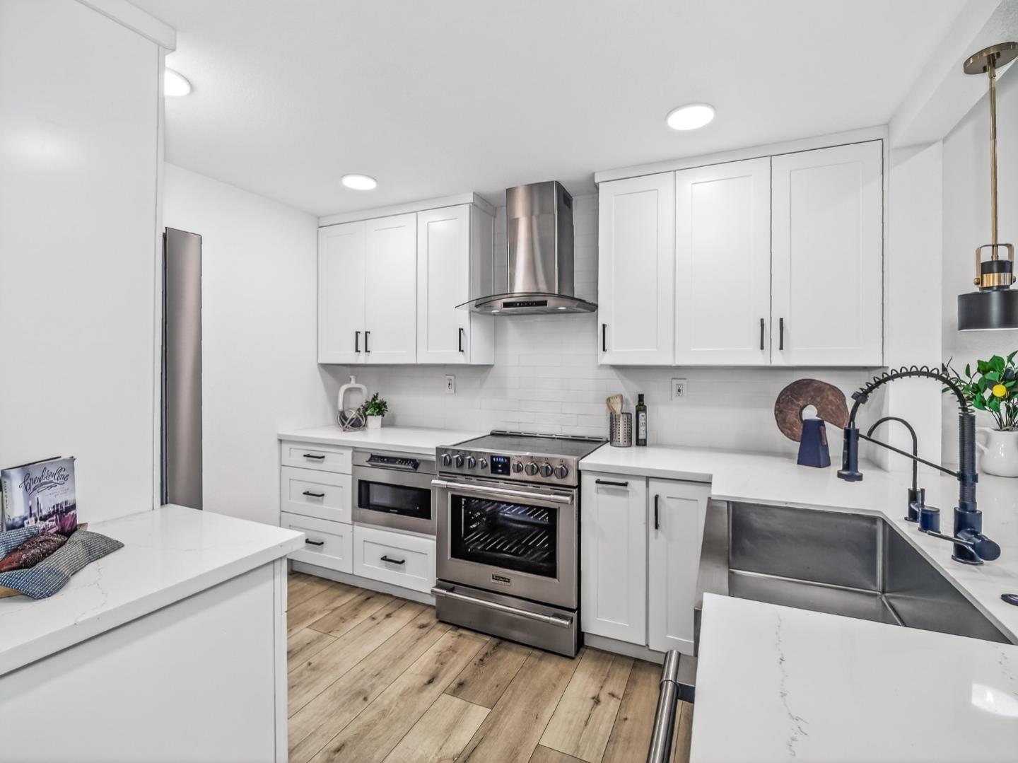 Detail Gallery Image 13 of 44 For 2084 Foxhall Loop, San Jose,  CA 95125 - 2 Beds | 2 Baths