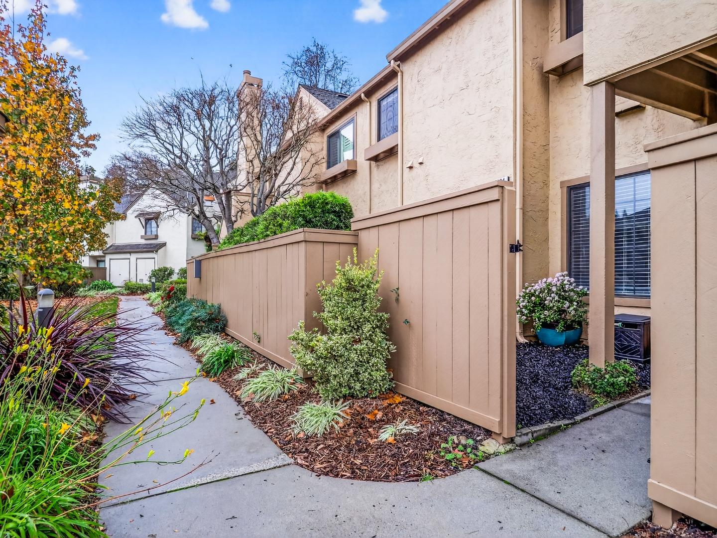 Detail Gallery Image 40 of 44 For 2084 Foxhall Loop, San Jose,  CA 95125 - 2 Beds | 2 Baths