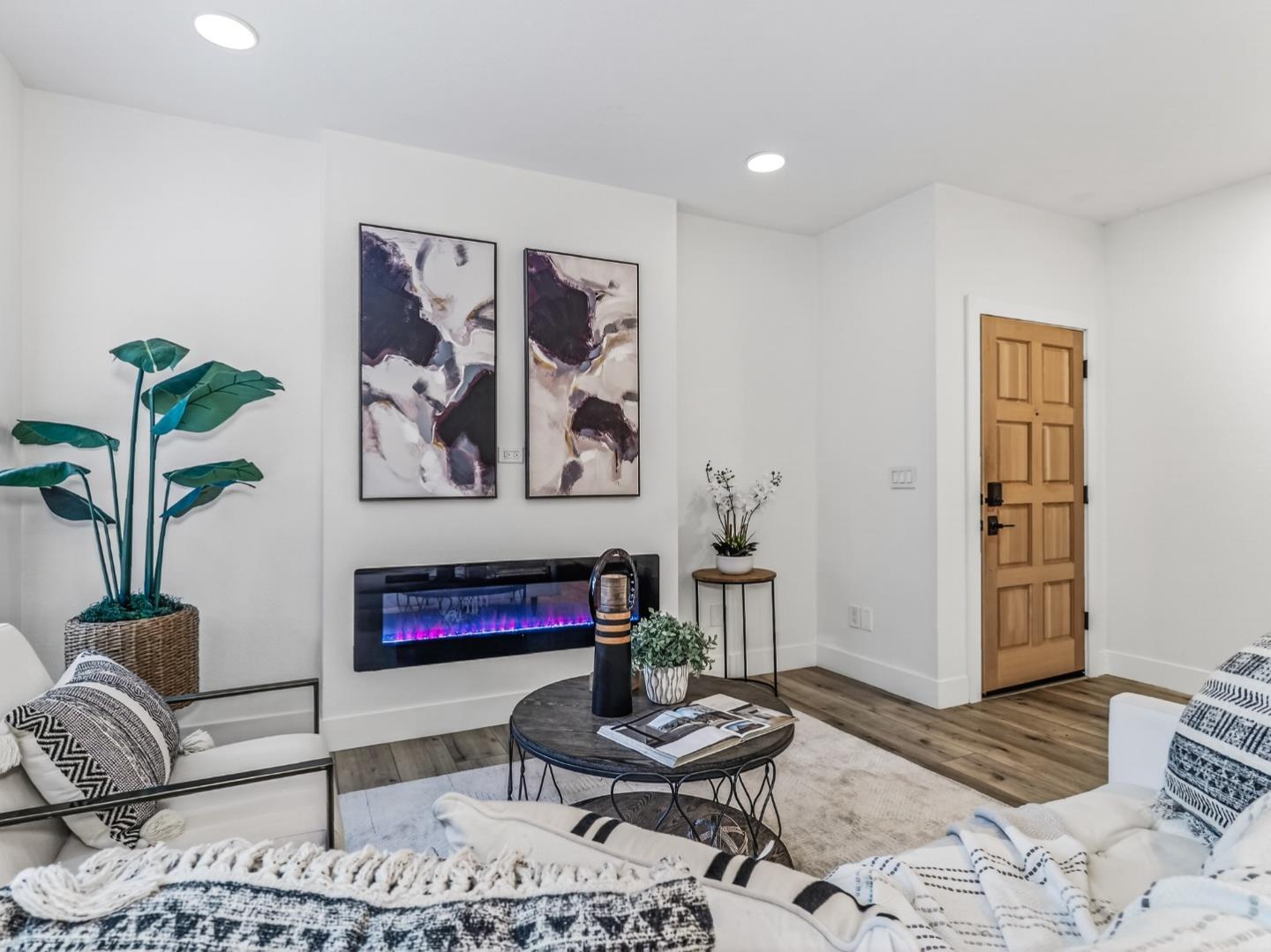 Detail Gallery Image 6 of 44 For 2084 Foxhall Loop, San Jose,  CA 95125 - 2 Beds | 2 Baths