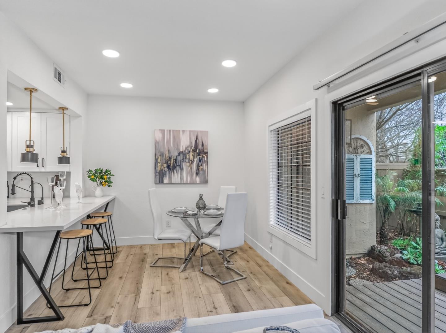 Detail Gallery Image 8 of 44 For 2084 Foxhall Loop, San Jose,  CA 95125 - 2 Beds | 2 Baths