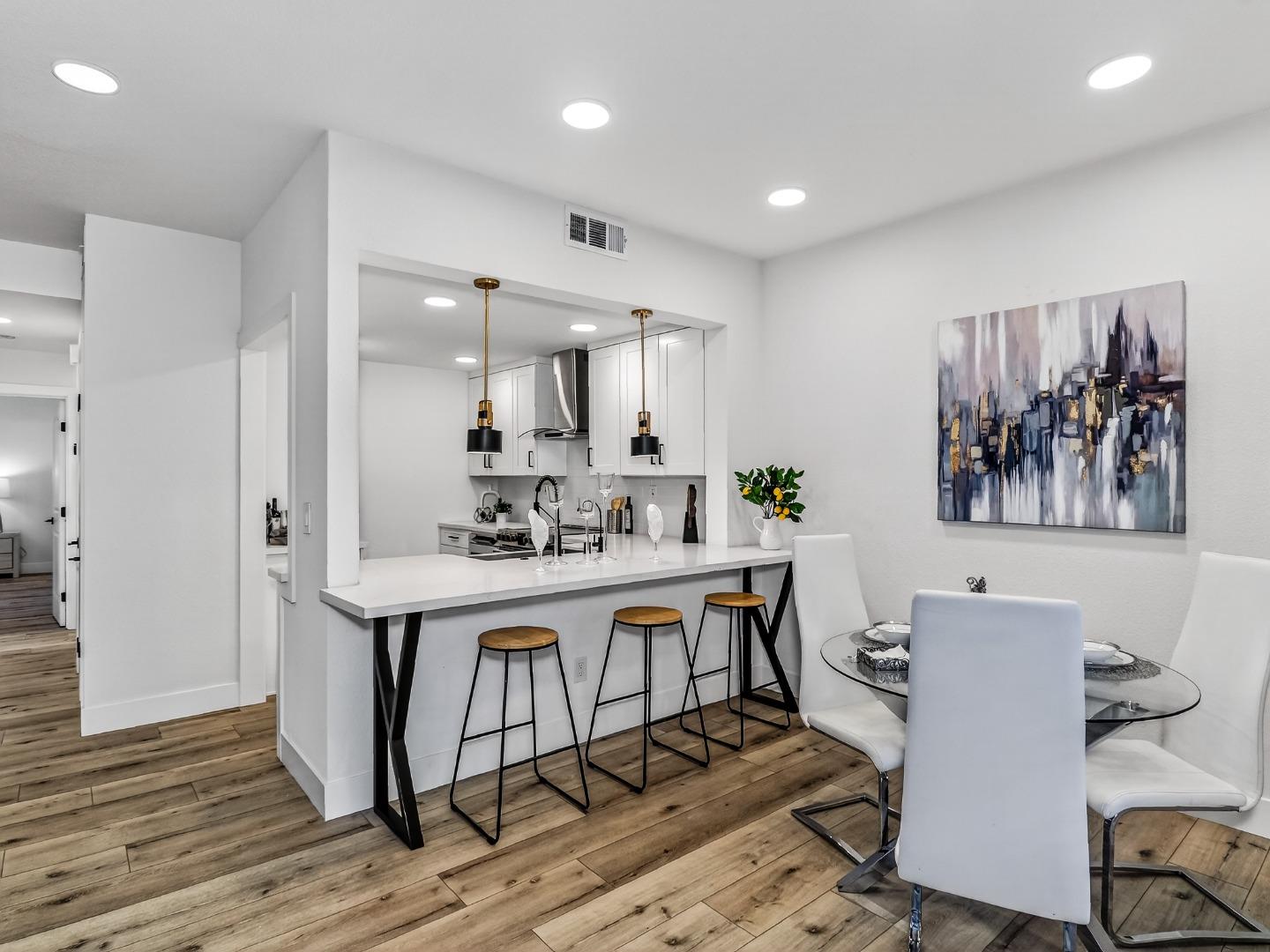 Detail Gallery Image 9 of 44 For 2084 Foxhall Loop, San Jose,  CA 95125 - 2 Beds | 2 Baths