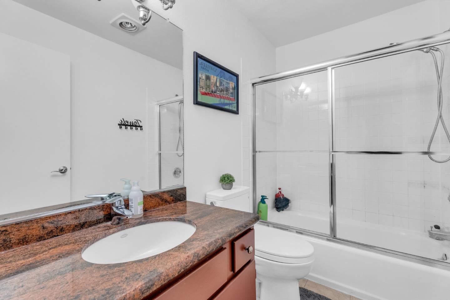 Detail Gallery Image 10 of 31 For 1930 Mission St #4,  San Francisco,  CA 94103 - 2 Beds | 1 Baths