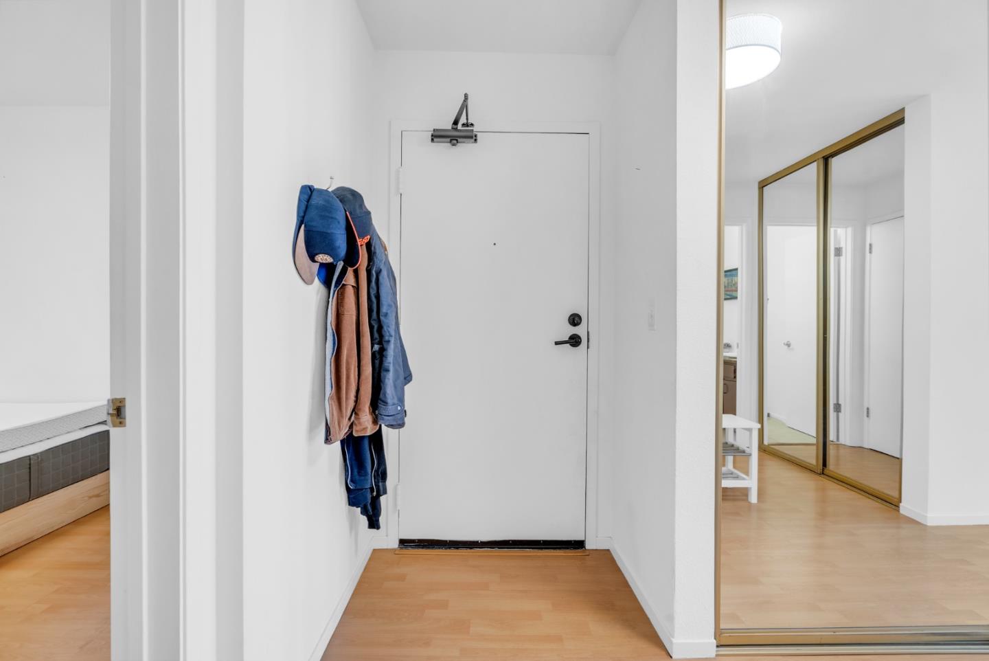 Detail Gallery Image 3 of 31 For 1930 Mission St #4,  San Francisco,  CA 94103 - 2 Beds | 1 Baths