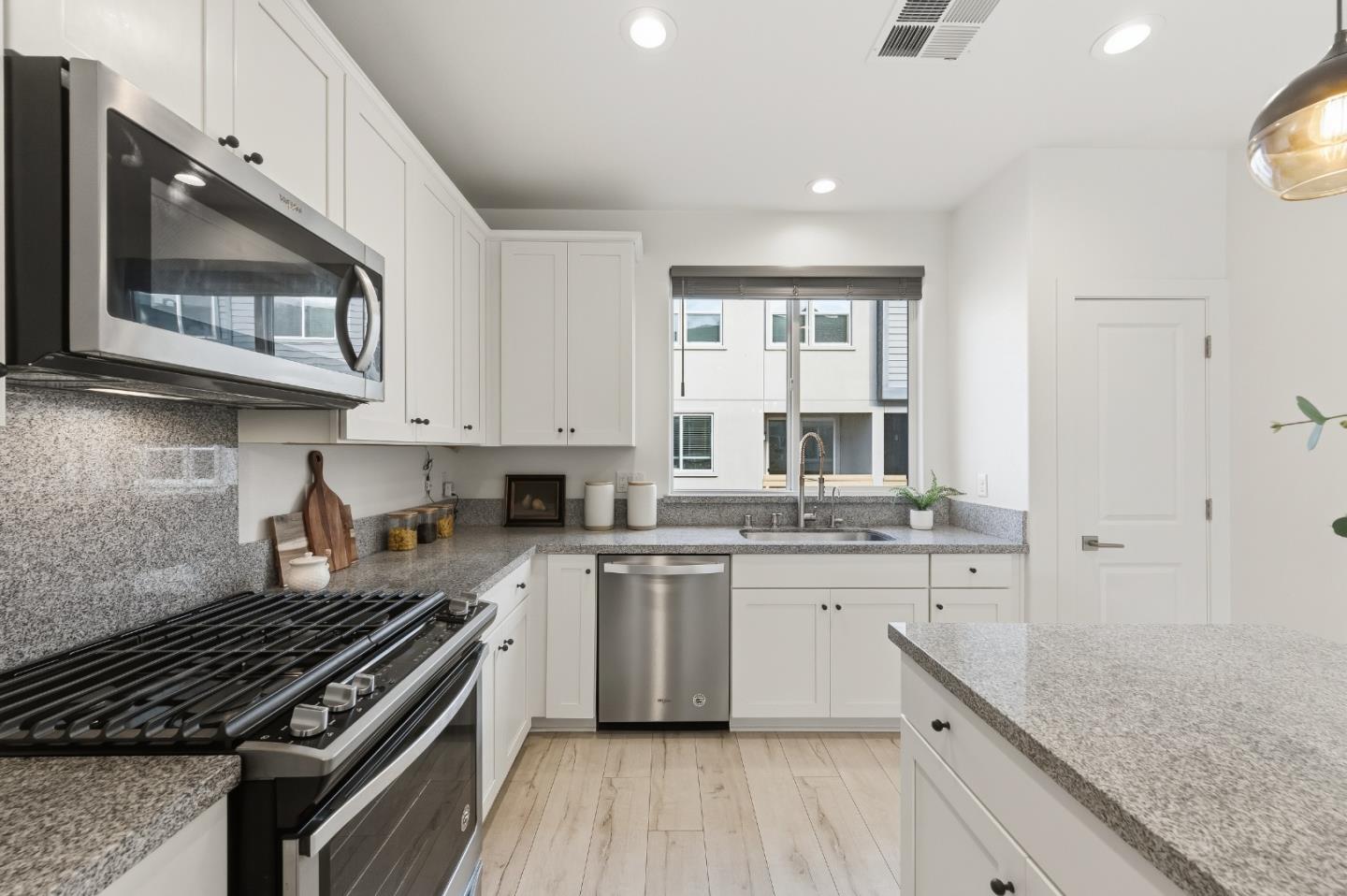 Detail Gallery Image 8 of 26 For 505 Sage Ct, Milpitas,  CA 95035 - 4 Beds | 3/1 Baths