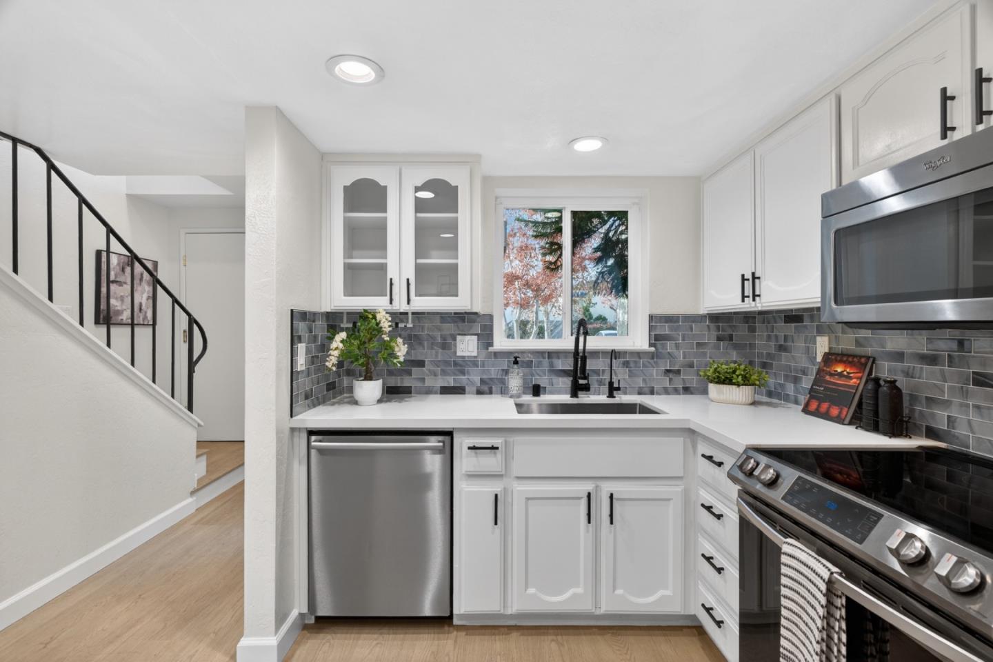 Detail Gallery Image 4 of 35 For 101 Redding Rd #A4,  Campbell,  CA 95008 - 2 Beds | 1/1 Baths