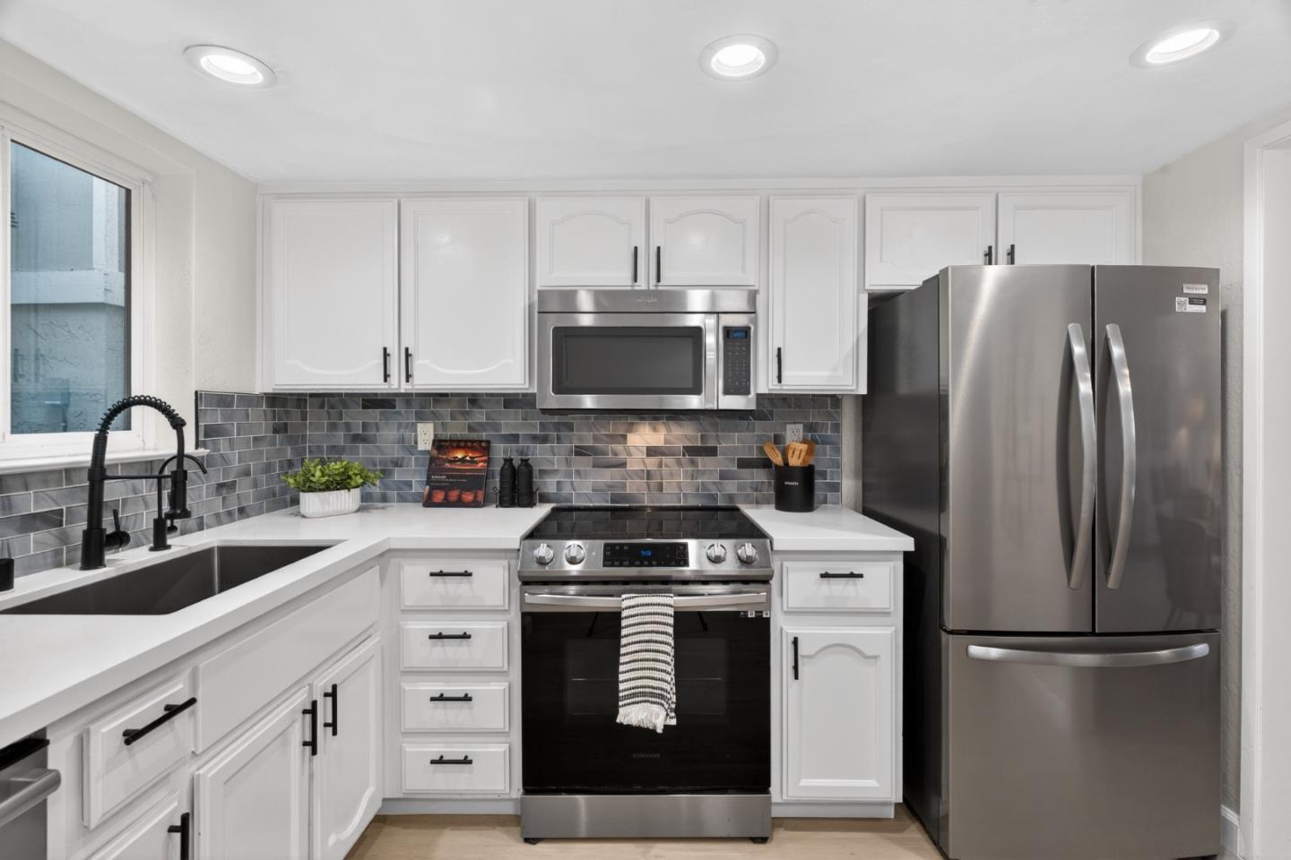 Detail Gallery Image 5 of 35 For 101 Redding Rd #A4,  Campbell,  CA 95008 - 2 Beds | 1/1 Baths