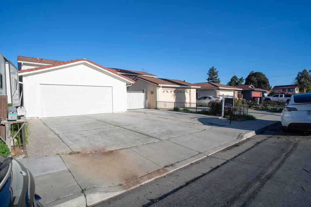 Detail Gallery Image 4 of 28 For 1582 Trieste Way, San Jose,  CA 95122 - 4 Beds | 2/1 Baths