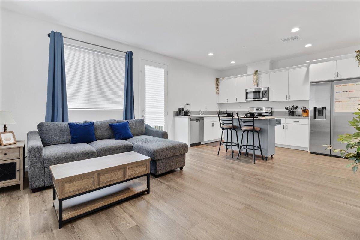 Detail Gallery Image 7 of 34 For 851 Mora Cir, Soledad,  CA 93960 - 1 Beds | 1 Baths