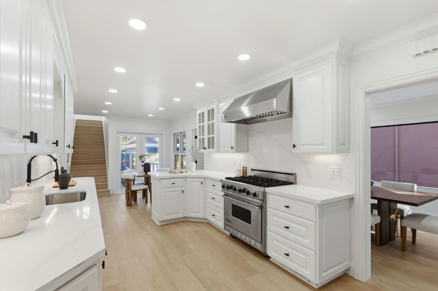 Detail Gallery Image 13 of 58 For 941 Walnut St, San Carlos,  CA 94070 - 3 Beds | 2/1 Baths