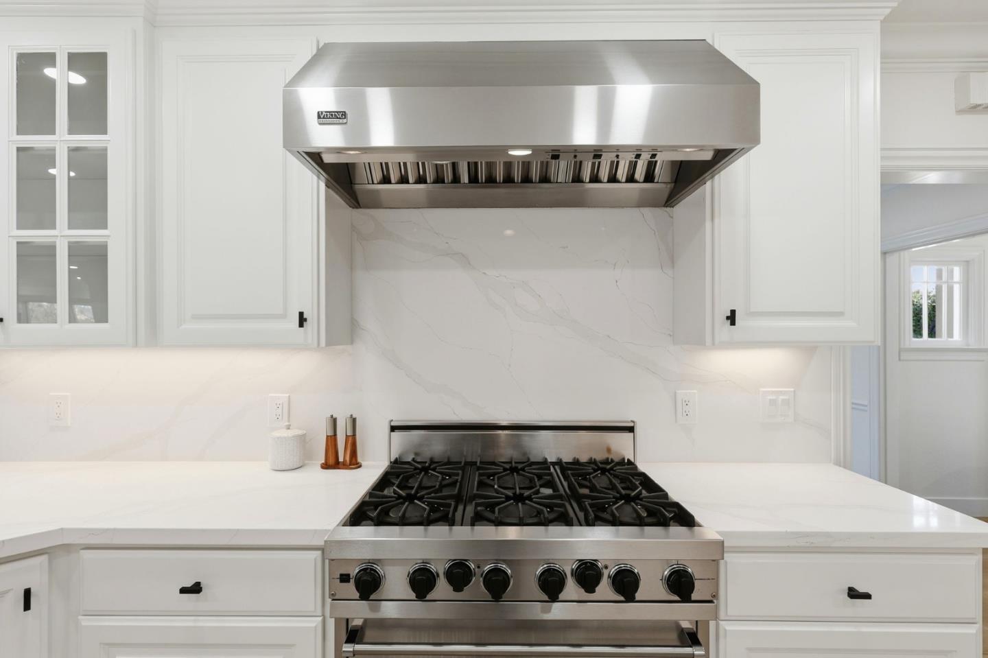 Detail Gallery Image 14 of 58 For 941 Walnut St, San Carlos,  CA 94070 - 3 Beds | 2/1 Baths