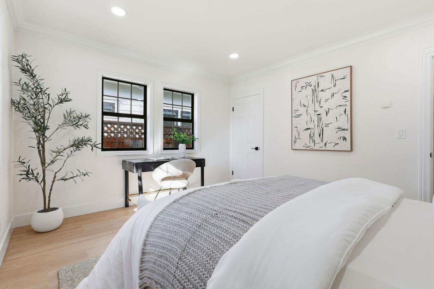 Detail Gallery Image 19 of 58 For 941 Walnut St, San Carlos,  CA 94070 - 3 Beds | 2/1 Baths