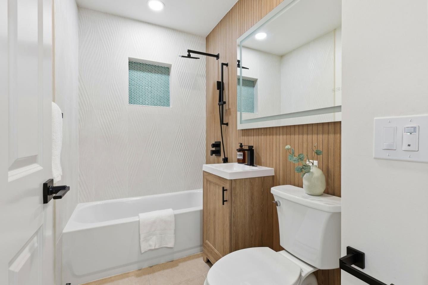Detail Gallery Image 28 of 58 For 941 Walnut St, San Carlos,  CA 94070 - 3 Beds | 2/1 Baths