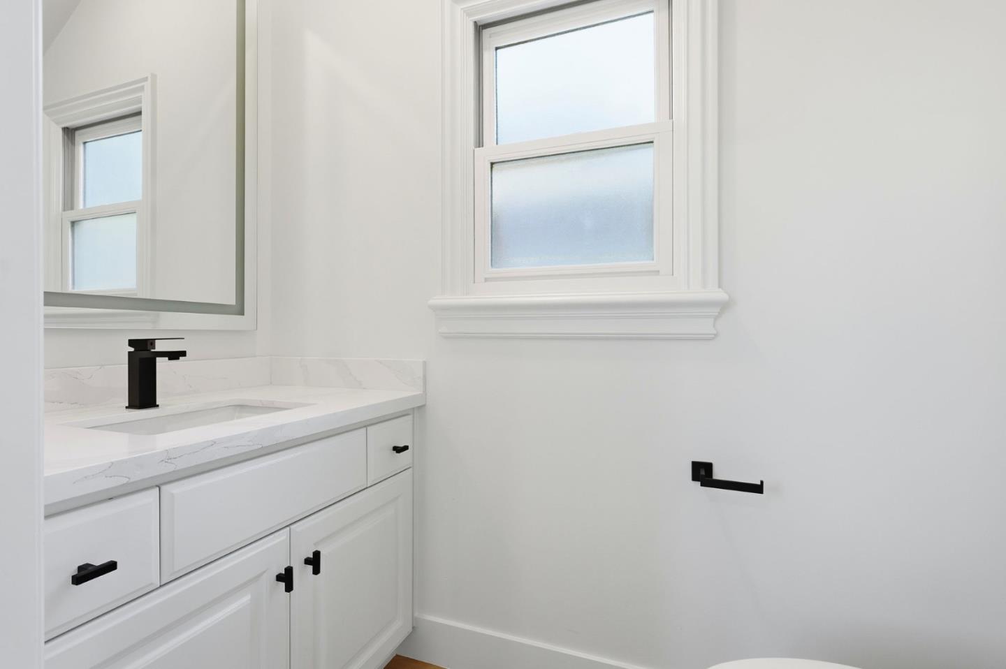 Detail Gallery Image 29 of 58 For 941 Walnut St, San Carlos,  CA 94070 - 3 Beds | 2/1 Baths