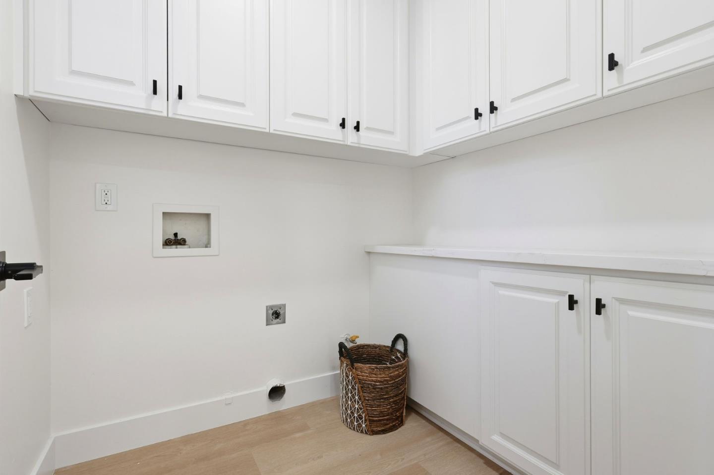 Detail Gallery Image 31 of 58 For 941 Walnut St, San Carlos,  CA 94070 - 3 Beds | 2/1 Baths