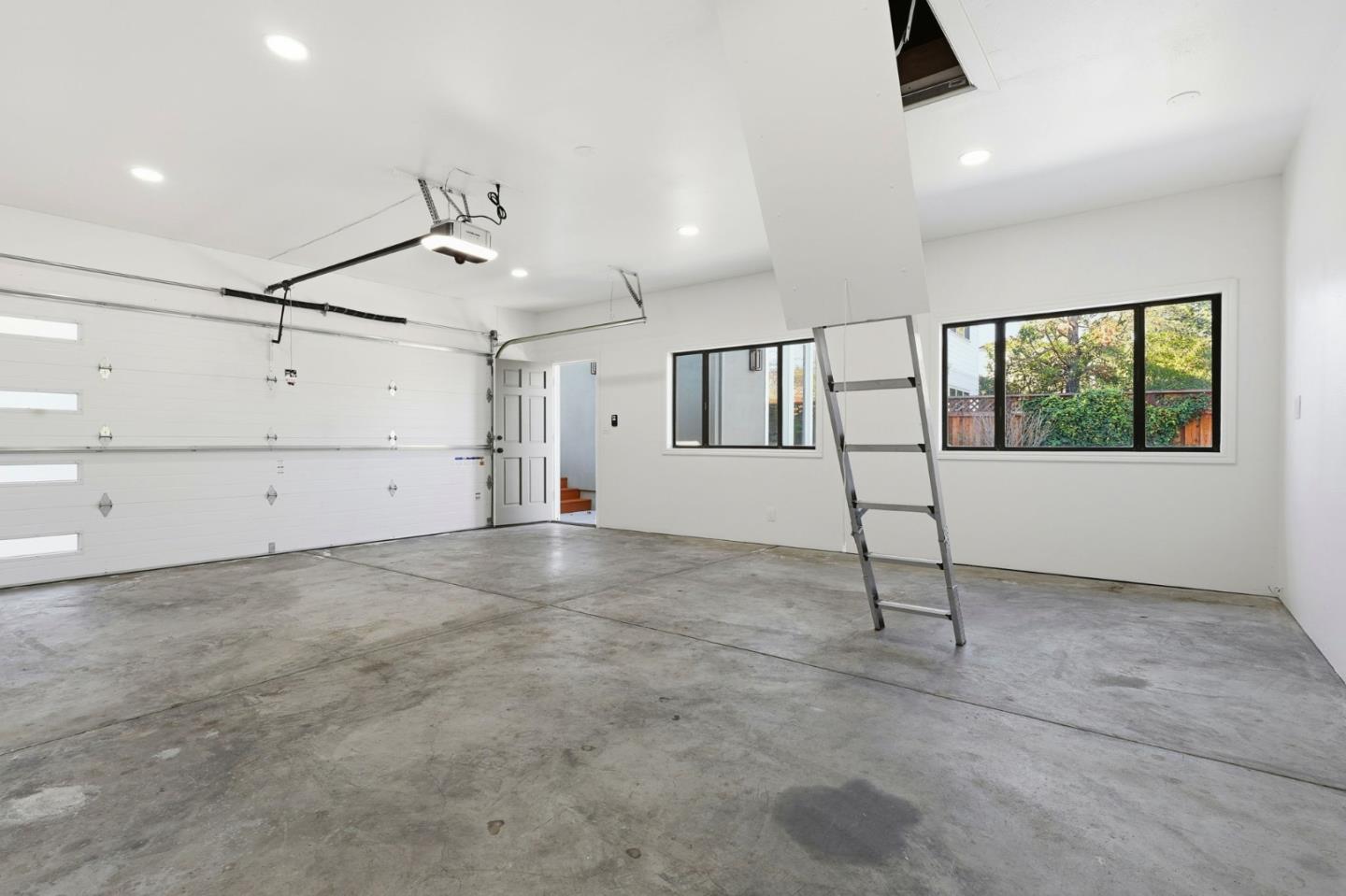 Detail Gallery Image 32 of 58 For 941 Walnut St, San Carlos,  CA 94070 - 3 Beds | 2/1 Baths