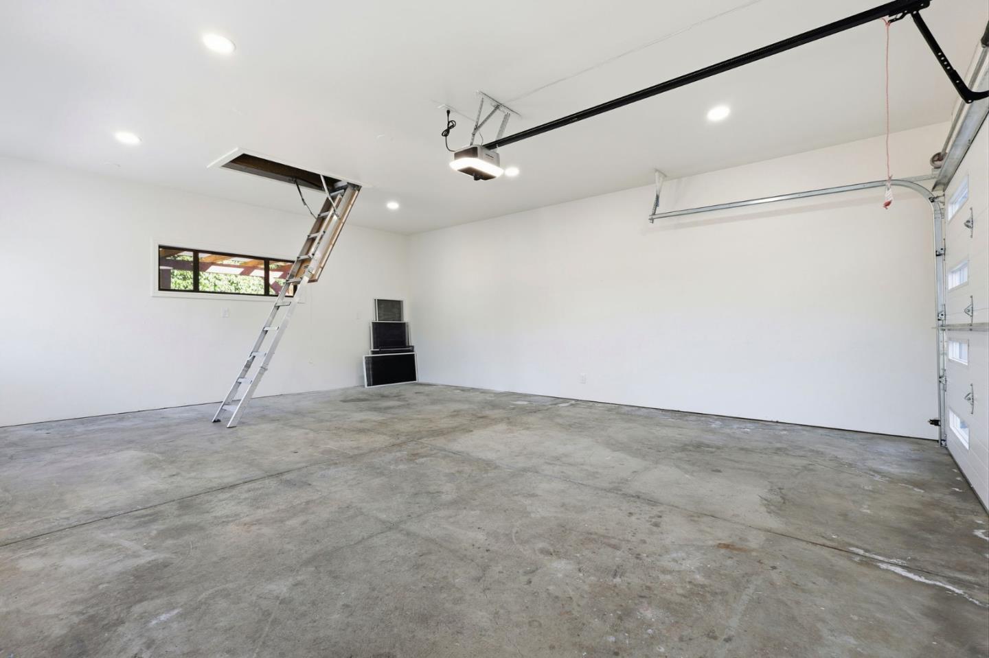 Detail Gallery Image 33 of 58 For 941 Walnut St, San Carlos,  CA 94070 - 3 Beds | 2/1 Baths