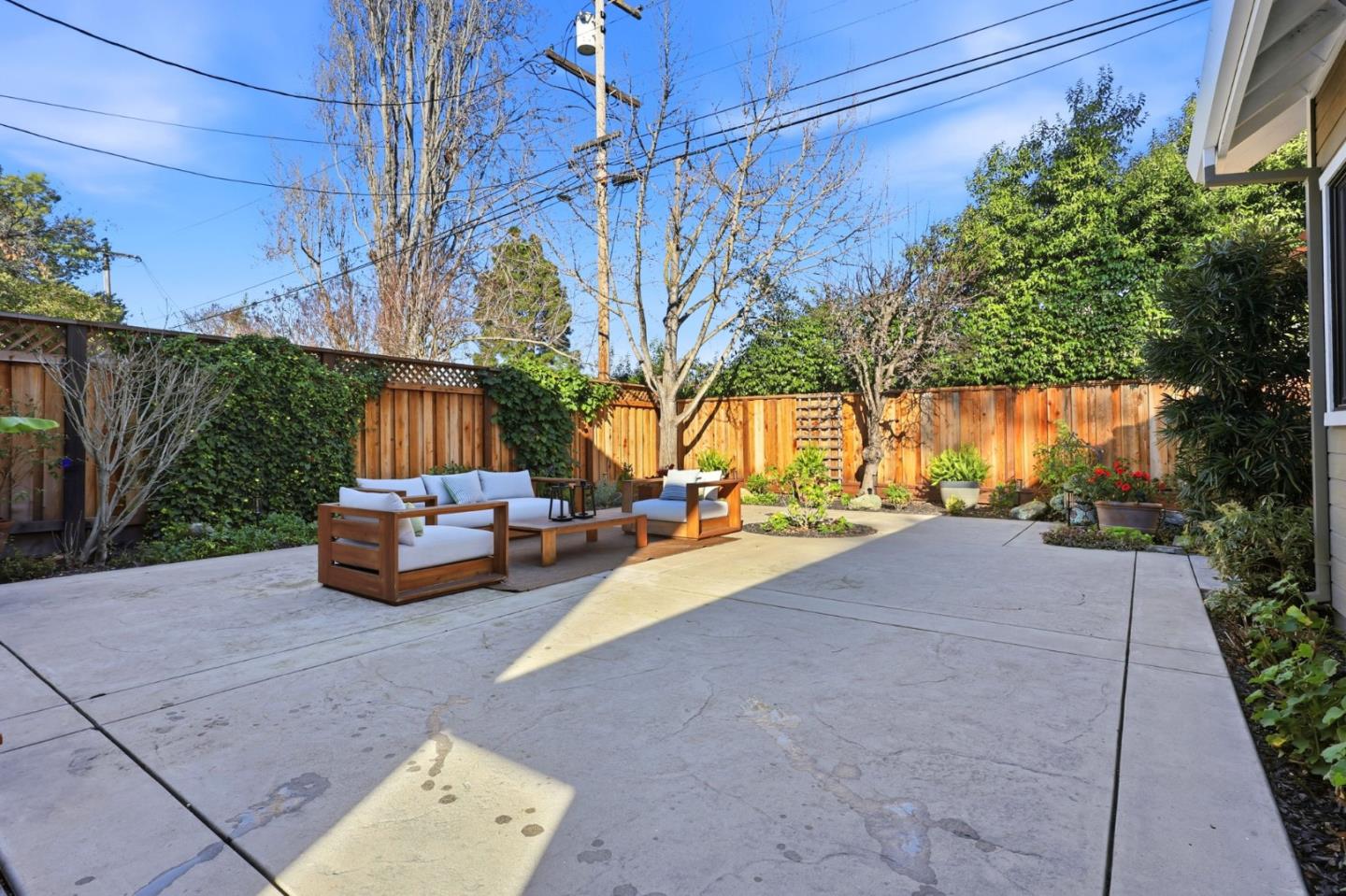 Detail Gallery Image 34 of 58 For 941 Walnut St, San Carlos,  CA 94070 - 3 Beds | 2/1 Baths