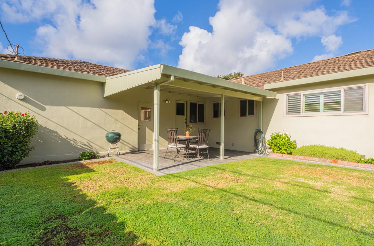 Detail Gallery Image 12 of 39 For 1231 Padre Dr, Salinas,  CA 93901 - 3 Beds | 2 Baths