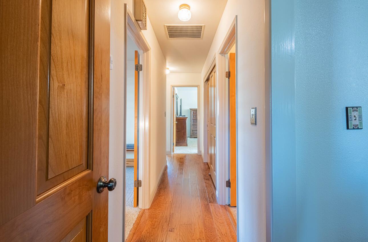 Detail Gallery Image 20 of 39 For 1231 Padre Dr, Salinas,  CA 93901 - 3 Beds | 2 Baths