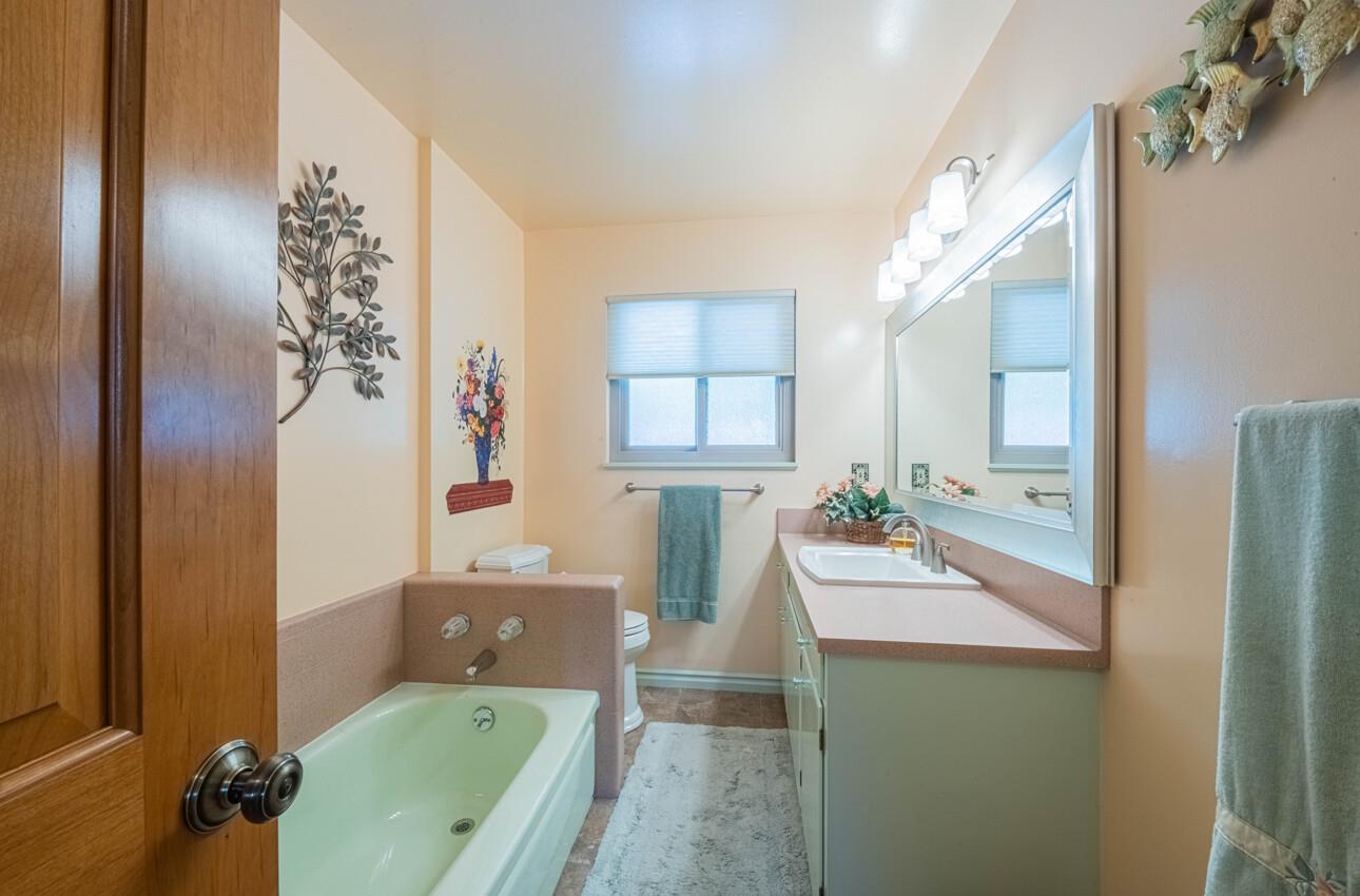 Detail Gallery Image 29 of 39 For 1231 Padre Dr, Salinas,  CA 93901 - 3 Beds | 2 Baths