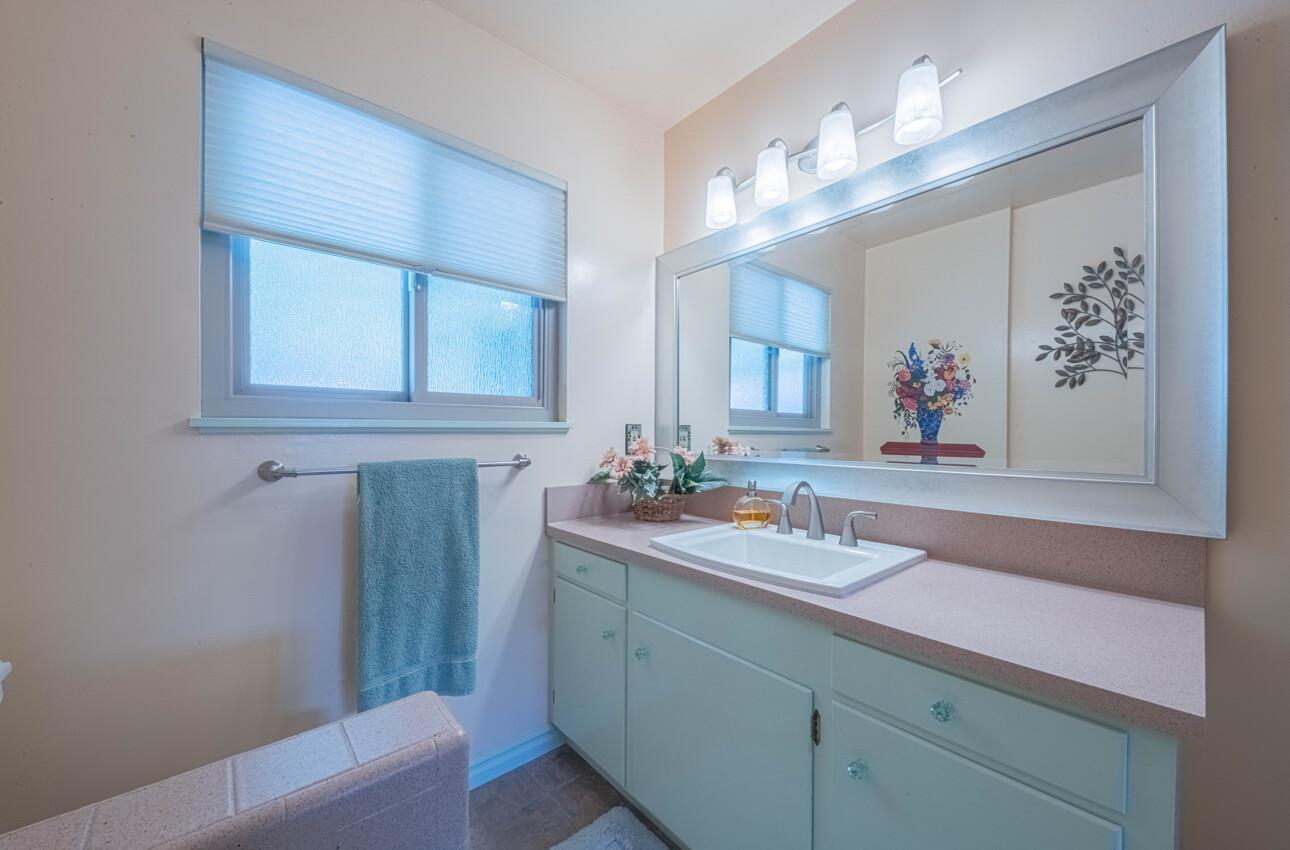 Detail Gallery Image 31 of 39 For 1231 Padre Dr, Salinas,  CA 93901 - 3 Beds | 2 Baths