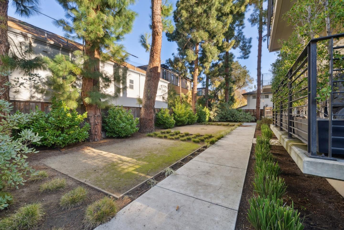 Detail Gallery Image 13 of 14 For 1326 Hoover St #6,  Menlo Park,  CA 94025 - 2 Beds | 2 Baths