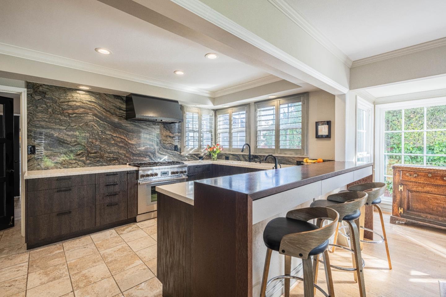 Detail Gallery Image 12 of 45 For 247 Oak St, Salinas,  CA 93901 - 4 Beds | 3 Baths