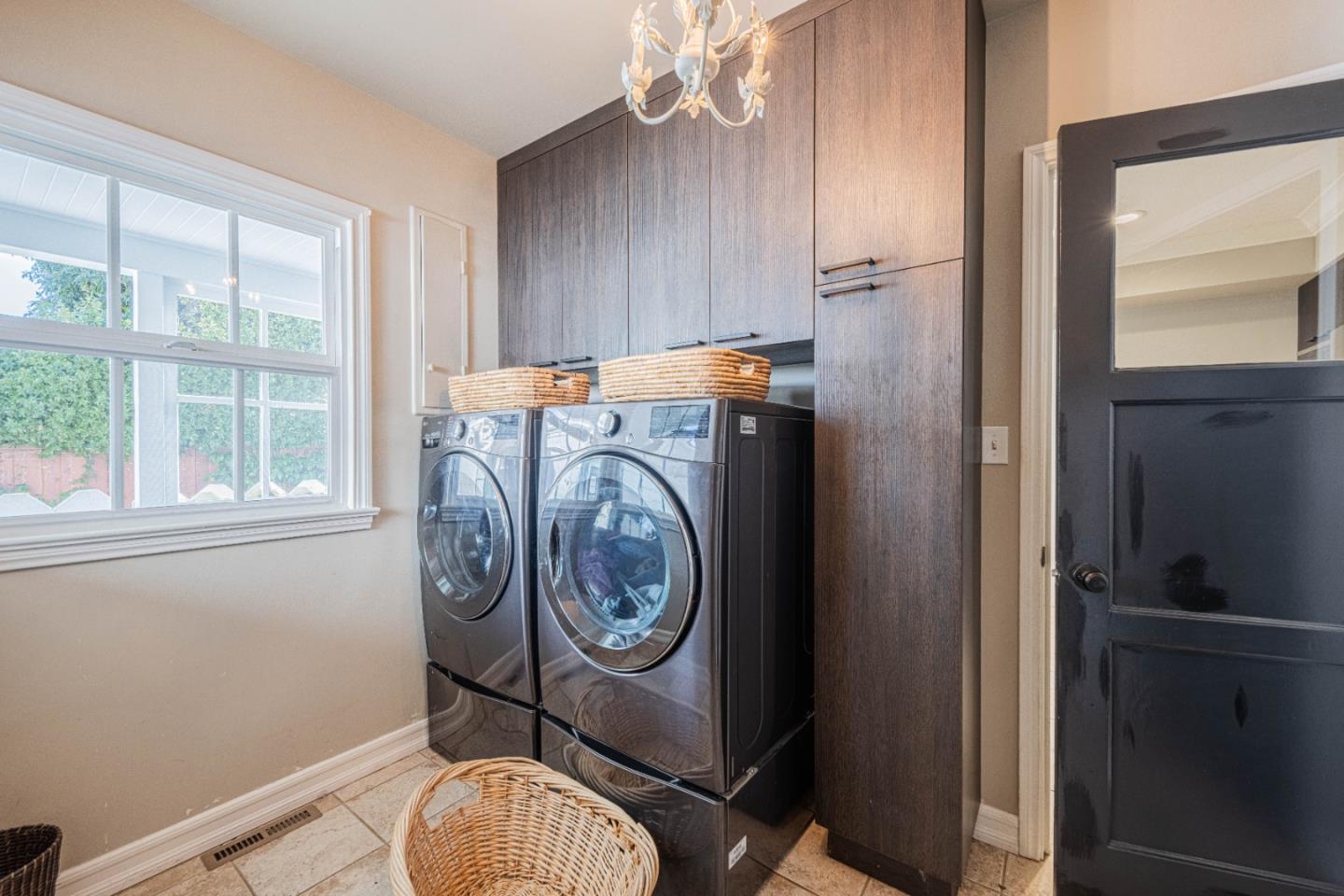 Detail Gallery Image 17 of 45 For 247 Oak St, Salinas,  CA 93901 - 4 Beds | 3 Baths